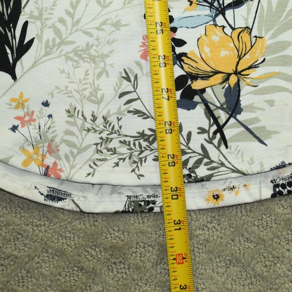 LuLaRoe Women's Size Medium Short Sleeve Floral Top V Neck T-shirt - Picture 3 of 4